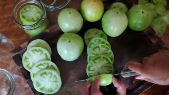 Canning tomatoes